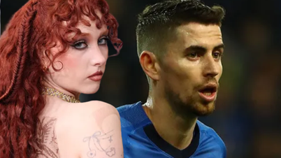 Une chanteuse américano-britannique s'en prend à une ancienne star de Chelsea, suscitant les critiques de nombreux fans brésiliens.