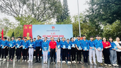 Lao Cai Ward ungdomsunion tok opp 500 nye medlemmer for å markere 95-årsjubileet for grunnleggelsen av Ho Chi Minh kommunistiske ungdomsunion.