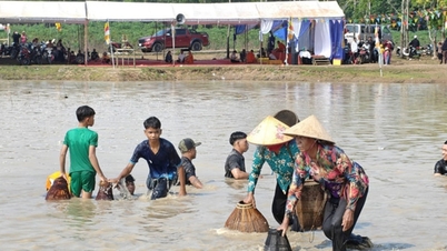 The Khmer people are excited about the Pha Bau festival.