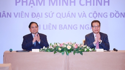 Premiärminister Pham Minh Chinh träffar den vietnamesiska befolkningen i Ryssland.