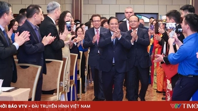 Prim-ministrul Pham Minh Chinh s-a întâlnit cu oficiali și personal ai Ambasadei și cu comunitatea vietnameză din Federația Rusă.