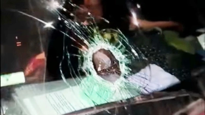 Many vehicles had their windows shattered by stones thrown at them while traveling on the highway through Quang Tri.