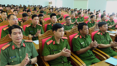 La police provinciale de Gia Lai dispense à ses officiers instructeurs une formation aux règlements, aux techniques militaires et aux arts martiaux.