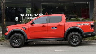 Regarding the ban on pickup trucks in the inner city, what did the Hanoi Department of Construction leaders say?