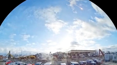 Video menunjukkan meteor meletup, menghasilkan bebola api di langit di atas Amerika Syarikat.