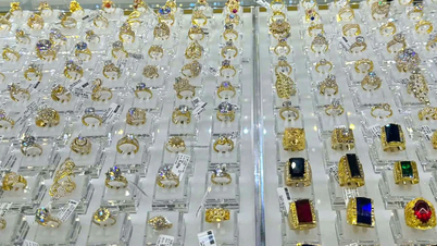 Le 23 mars à midi, les prix de l'or en Chine ont continué de chuter de façon spectaculaire, de 7 millions de dongs par once.