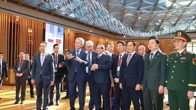 Premier Pham Minh Chinh werkt aan de bevordering van LNG-projecten met Rusland.