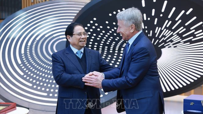 Premiärminister Pham Minh Chinh arbetar för att främja LNG-projekt med Ryssland.
