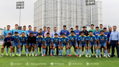 O presidente da VFF parabeniza a seleção vietnamita pela classificação oficial para a Copa da Ásia de 2027 e expressa seus votos de felicidades.