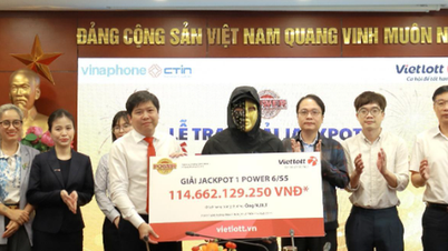 Un bărbat din provincia Tay Ninh, care cumpăra zilnic bilete de loterie Vietlott prin telefon, a câștigat peste 114 miliarde de VND.