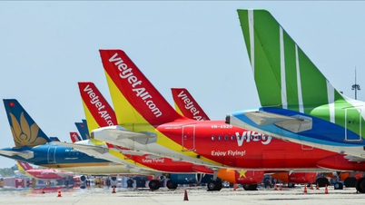 Vietnamese airlines face a "fuel price surge," preparing to increase international flight fees.