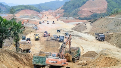 Auf der Schnellstraße Tuyen Quang – Ha Giang geht das Wasser zurück.