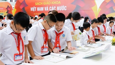 Pelaksana Tugas Menteri Pendidikan dan Pelatihan menjawab pertanyaan terkait verifikasi transkrip sekolah sebagai pengganti ijazah sekolah menengah pertama.