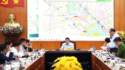 Le président du Comité populaire provincial, Ha Quang Trung, a présidé la réunion sur les travaux préparatoires du projet d'autoroute Bao Ha - Lai Chau (CT.13).