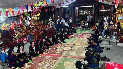 שירת העם המסורתית של צ'ואן הו של בק נין שובה את המאזינים.