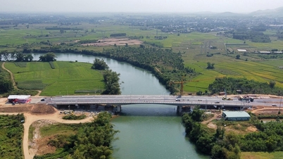 Da Nang urgently requests the completion of access roads to bridge projects already under construction.