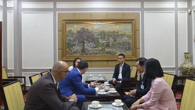 Rusya Federasyonu'ndan gelen heyet, Ho Chi Minh Müzesi'ni ziyaret ederek burada çalışmalar yürüttü.