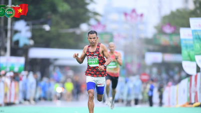 Veteran Le Van Tuan: Di usia 42 tahun, ia masih "mengolah gula dengan giat," siap menaklukkan Maraton Tien Phong 2026.