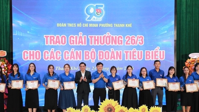 Thanh Khe Wards ungdomsförbund delade ut "26 mars-priset" till 35 framstående ungdomsförbundsfunktionärer.