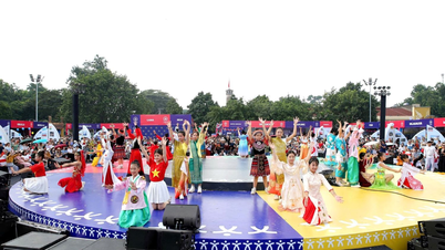 युवा पीढ़ी में राष्ट्रीय गौरव और देश के विकास में योगदान देने की इच्छा पैदा होती है।