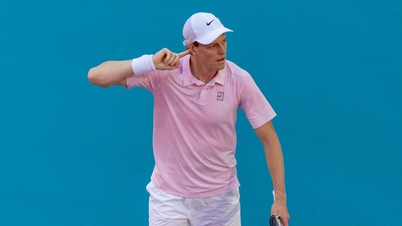 Jannik Sinner går vidare till semifinal i Miami Open efter en spännande match.