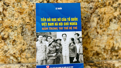 Generalsekreterare Le Duẩns tro på den unga generationen i Vietnam