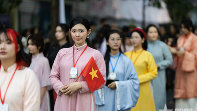 Sprider kärlek till vietnamesiska traditionella kläder i samhället.