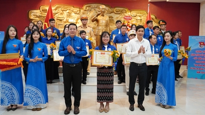 Tuyên dương 23 chi đoàn mạnh và 26 bí thư chi đoàn tiêu biểu