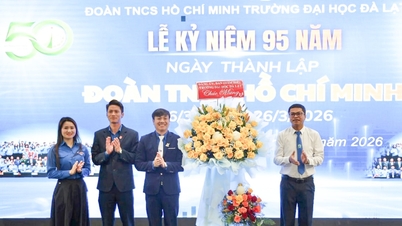 ダラット大学の学生たちは、青年連合の創設95周年を祝った。