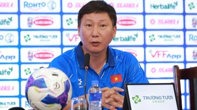 HLV Kim Sang-sik kỳ vọng màn trình diễn của "song sát" Hoàng Hên - Xuân Son