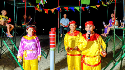 Festival tradicional de jogos de cartas Bài Chòi nas aldeias costeiras de Nhơn Hải e Nhơn Lý.
