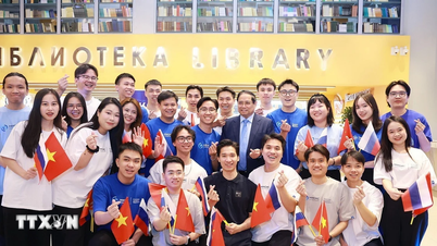 Premier Pham Minh Chinh bezoekt een vooraanstaande universiteit in de Russische Federatie.