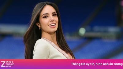 Female Serie A presenter attracts attention.