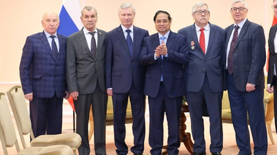 Premier Pham Minh Chinh wita przywódców Stowarzyszenia Przyjaźni Rosyjsko-Wietnamskiej i Stowarzyszenia Weteranów Rosyjskich, którzy walczyli w Wietnamie.