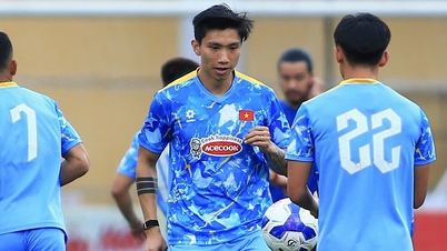 The Vietnamese national team is training enthusiastically, preparing for their match against Bangladesh.