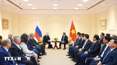 Premier Pham Minh Chinh przyjmuje swoich rosyjskich przyjaciół.