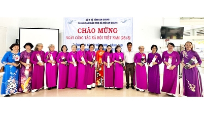 Le Centre provincial de protection sociale d'An Giang a organisé une réunion pour célébrer le 10e anniversaire de la Journée du travail social au Vietnam.