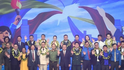 Hedrer 10 fremragende unge vietnamesiske personer i 2025.