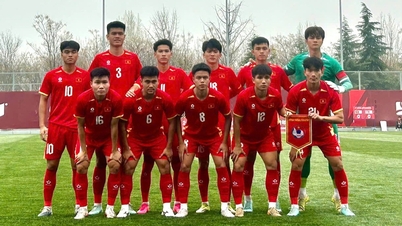 L'équipe vietnamienne des moins de 23 ans a fait match nul contre la Corée du Nord dans une rencontre décevante ; l'entraîneur Dinh Hong Vinh a félicité l'équipe…