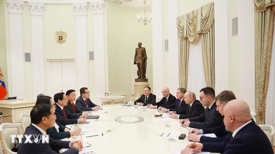 O primeiro-ministro retornou a Hanói, concluindo uma visita oficial bem-sucedida à Rússia.