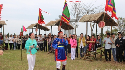 Musim bunga ialah masa untuk bermain Bài Chòi (permainan rakyat Vietnam tradisional).