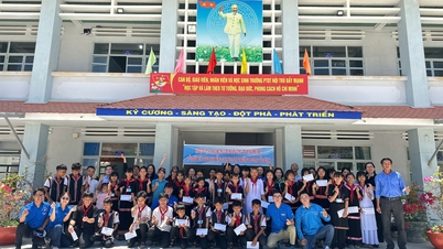 Kesatuan Belia PTSC Phu My telah menganjurkan satu siri aktiviti pembinaan pasukan dan kebajikan sosial untuk meraikan Bulan Belia pada 26 Mac.