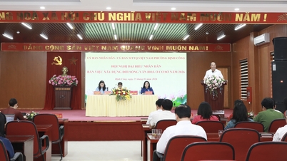 Distrik Dinh Cong: Mendengarkan masukan dari masyarakat akar rumput dalam membangun kehidupan budaya.