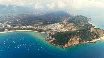 ドラゴンズヘッドケープ：曹備が龍の血脈を断ったという伝説から、魅惑的なチェックインスポットへと変貌を遂げた場所。