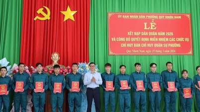 Η πτέρυγα Quy Nhon Nam και η κοινότητα Tuy Phuoc στρατολογούν νέα μέλη πολιτοφυλακής.