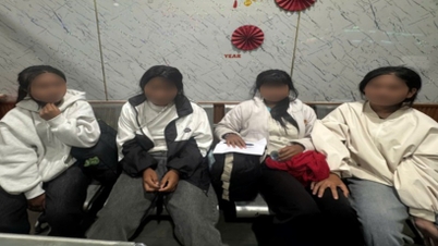 अधिकारियों ने चार किशोरियों को 'आसान और अच्छी तनख्वाह वाली नौकरियों' की तलाश में घर से भागने से रोका।