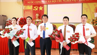 O Sr. Ha Trung Kien, Vice-Presidente Permanente do Comitê Provincial da Frente da Pátria, participou da Primeira Sessão do Conselho Popular da Comuna de Du Gia, mandato 2026-2031.
