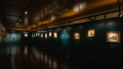 Exhibition of paintings by King Hàm Nghi in Hanoi.