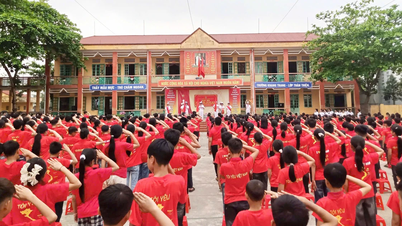 Trung Tam Ward organized the "Children's Fun and Healthy Day - Advancing Towards the Youth Union" event.
