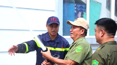 ハノイ：地元の治安維持部隊の隊員約1000人が、防火・消火訓練を受けた。